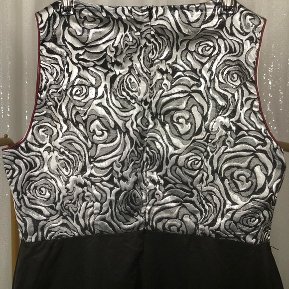 Vintage 80s/90s Metallic Silver Rose Floral Sleeveless Maxi Dress w/Frill Collar - Picture 5 of 6
